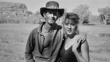 Zasłona do filmu "Love of an Icon: The Legend of Crocodile Dundee" #1906814