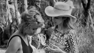Zasłona do filmu "Love of an Icon: The Legend of Crocodile Dundee" #1906816