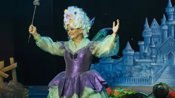Zasłona do filmu "Miasto w blasku świąt" #599513