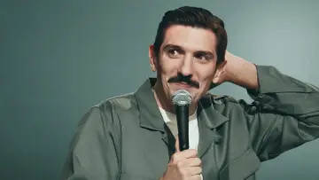 Zasłona do filmu "Andrew Schulz: Life" #1159138