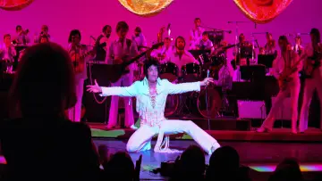 Zasłona do filmu "EPiC: Elvis Presley in Concert" #910105