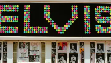 Zasłona do filmu "EPiC: Elvis Presley in Concert" #910111
