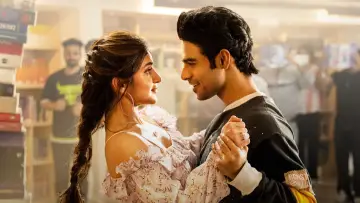 Zasłona do filmu "జూనియర్" #658252