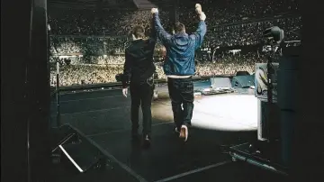 Zasłona do filmu "Oasis: Don
