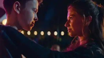 Zasłona do filmu "Не одна дома 2" #1582578