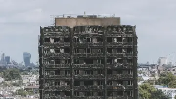 Zasłona do filmu "Grenfell: Prawda o pożarze" #644076
