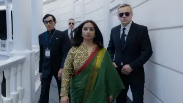 Zasłona do filmu "Ghooskhor Pandat" #734187
