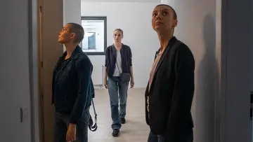 Zasłona do filmu "Interior zero" #782015