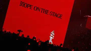 Zasłona do filmu "j-hope Tour 