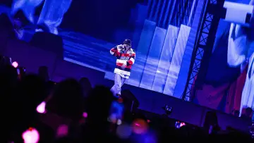 Zasłona do filmu "j-hope Tour 