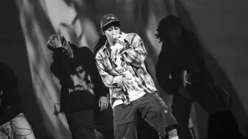 Zasłona do filmu "j-hope Tour 