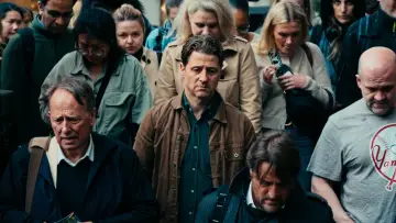 Zasłona do filmu "Everyone Is Lying to You for Money" #843845