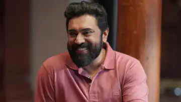 Zasłona do filmu "സർവം മായ" #1631481