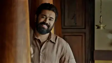 Zasłona do filmu "സർവം മായ" #532334