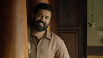 Zasłona do filmu "സർവം മായ" #532336