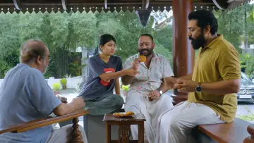 Zasłona do filmu "സർവം മായ" #532340