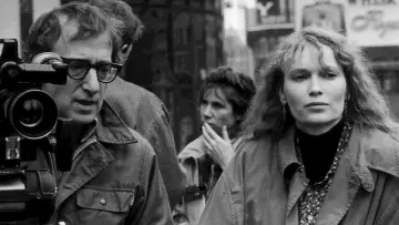 Zasłona do filmu "Mia Farrow, en clair-obscur" #879385