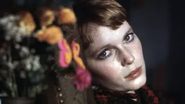 Zasłona do filmu "Mia Farrow, en clair-obscur" #879390
