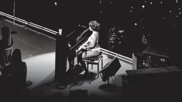 Zasłona do filmu "Raye - My 21st Century Blues Symphony (Live at The Royal Albert Hall)" #733960