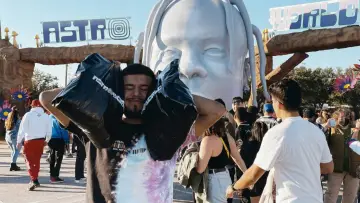 Zasłona do filmu "Totalna katastrofa: Tragedia na Astroworld" #789742