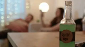 Zasłona do filmu "Bottled Up" #1149271