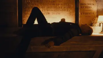 Zasłona do filmu "Queens of the Stone Age: Alive in the Catacombs" #940694
