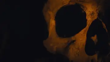 Zasłona do filmu "Queens of the Stone Age: Alive in the Catacombs" #940696
