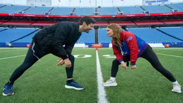 Zasłona do filmu "Holiday Touchdown: A Bills Love Story" #979379