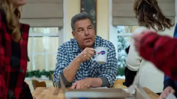 Zasłona do filmu "Holiday Touchdown: A Bills Love Story" #979386
