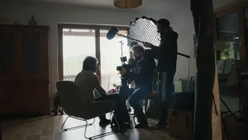 Zasłona do filmu "Born to Fake" #818669