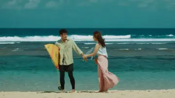 Zasłona do filmu "Paris in Bali" #1184898