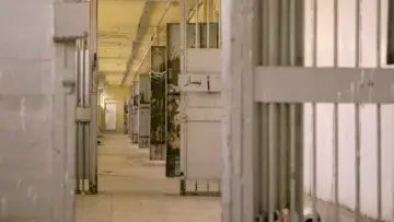 Zasłona do filmu "Przetrwać syryjskie więzienie" #1883148
