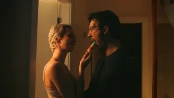 Zasłona do filmu "She