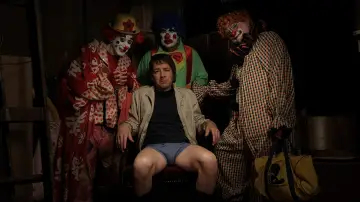 Zasłona do filmu "30 nocy paranormalnej aktywności z opętaną przez diabła dziewczyną z tatuażem" #399650