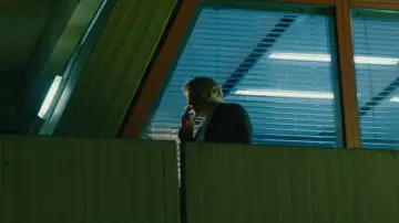 Zasłona do filmu "Bardzo poszukiwany człowiek" #1007439