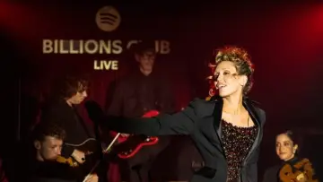 Zasłona do filmu "Billions Club Live with Miley Cyrus: A Concert Film" #871942