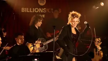 Zasłona do filmu "Billions Club Live with Miley Cyrus: A Concert Film" #871945