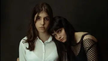 Zasłona do filmu "Ana & Mia" #686730