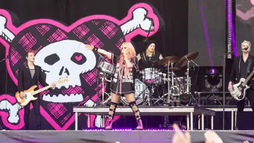 Zasłona do filmu "Avril Lavigne au Main Square Festival" #1567157