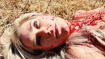 Zasłona do filmu "Feral Female" #1141055
