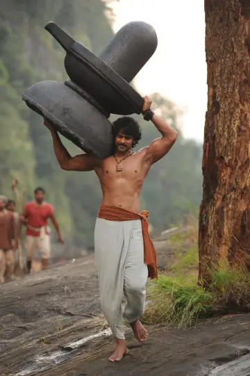 Plakat do filmu "Bāhubali: The Epic" #517003