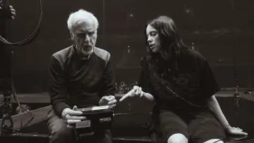Zasłona do filmu "Billie Eilish - Hit Me Hard and Soft: The Tour (Live in 3D)" #779824