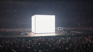 Zasłona do filmu "Billie Eilish - Hit Me Hard and Soft: The Tour (Live in 3D)" #816336
