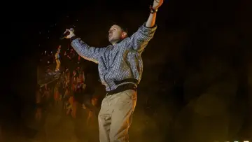 Zasłona do filmu "Martin Solveig en concert aux Vieilles Charrues 2025" #981001
