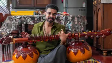 Zasłona do filmu "അതിരടി" #816279