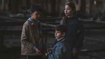 Zasłona do filmu "Dinti de lapte" #843212
