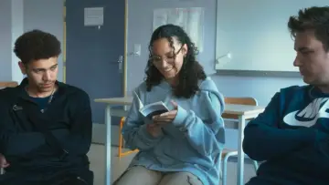 Zasłona do filmu "Écrire la vie - Annie Ernaux racontée par des lycéennes et des lycéens" #820380