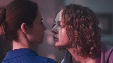 Zasłona do filmu "Кто-то должен умереть" #536938
