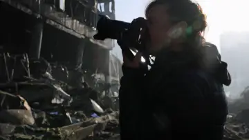 Zasłona do filmu "Miłość i wojna: W obiektywie Lynsey Addario" #1879861