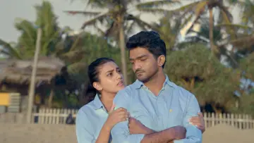 Zasłona do filmu "මෝඩ තරිඳු" #903592